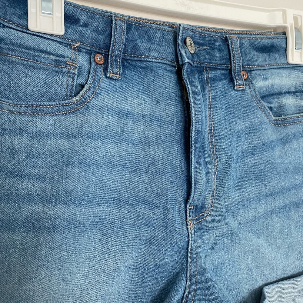 American Eagle High Waisted Shorts size 8 - Picture 5 of 6